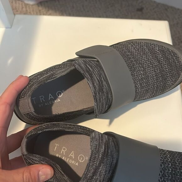 TRAQ Quik Shoe by Alegria 10 - Picture 3 of 6